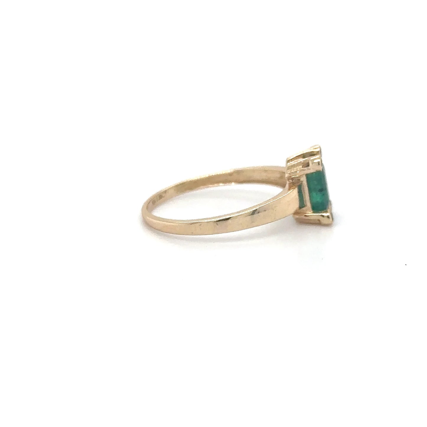14KT YELLOW GOLD EMERALD AND DIAMONDS RING