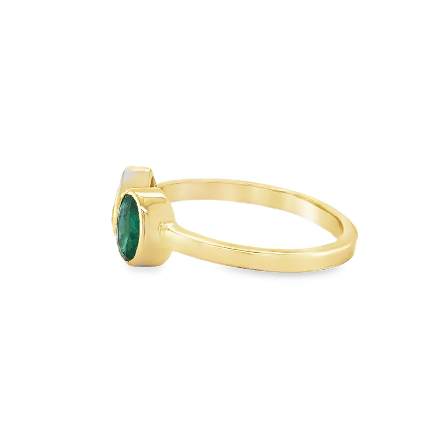 14KT YELLOW GOLD EMERALD AND DIAMOND RING