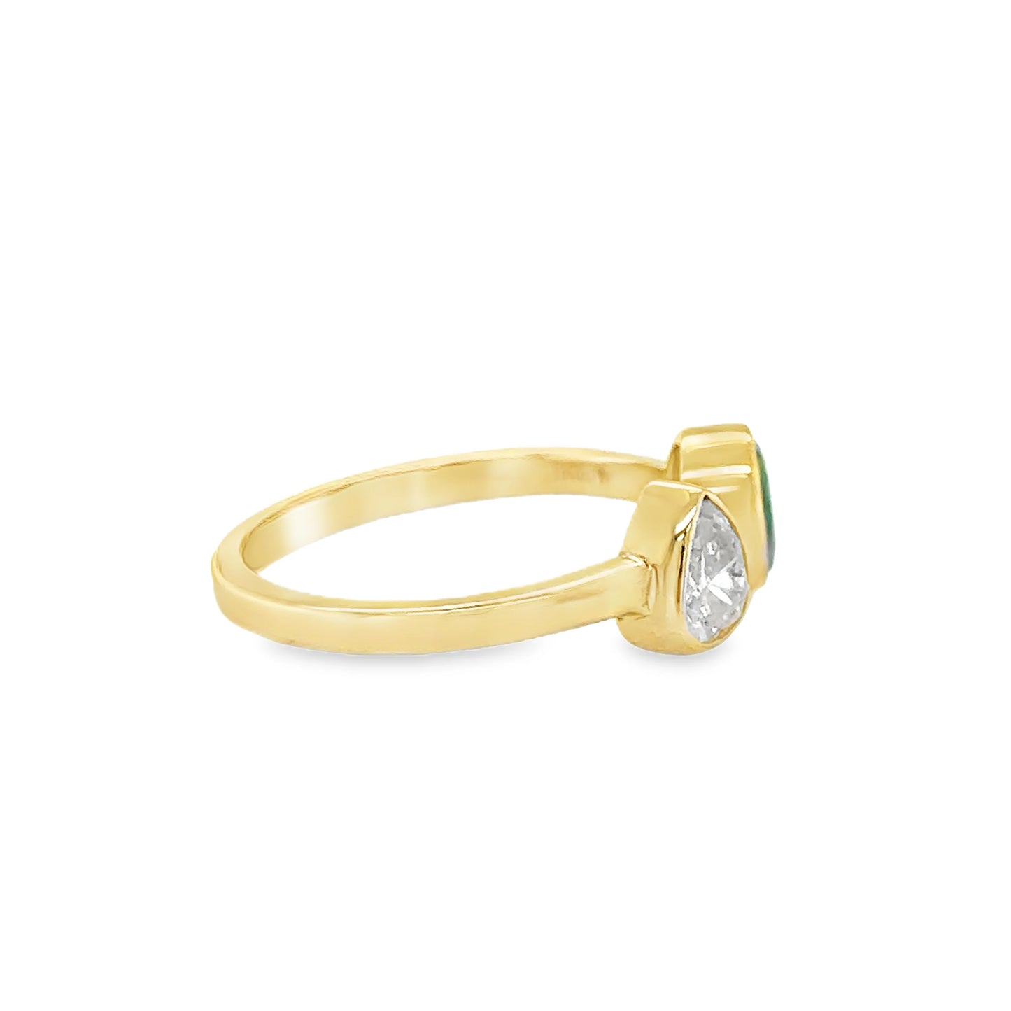 14KT YELLOW GOLD EMERALD AND DIAMOND RING
