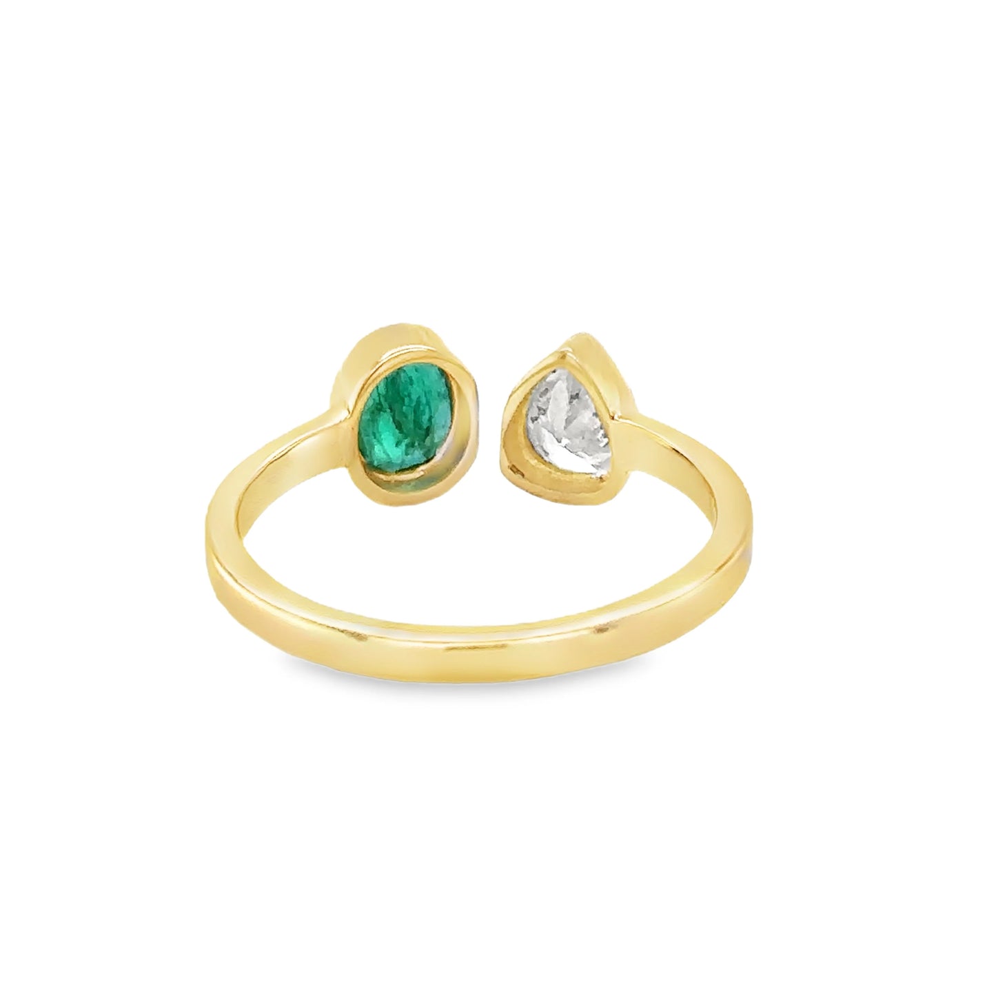 14KT YELLOW GOLD EMERALD AND DIAMOND RING