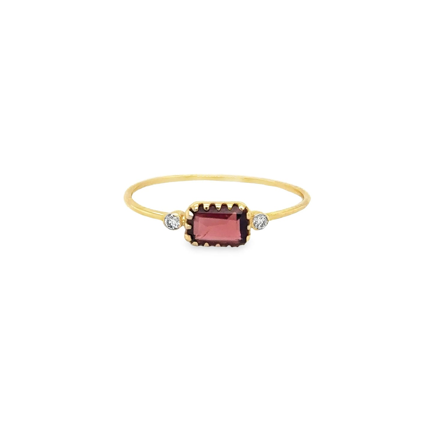 14KT YELLOW GOLD GARNET AND DIAMONDS RING