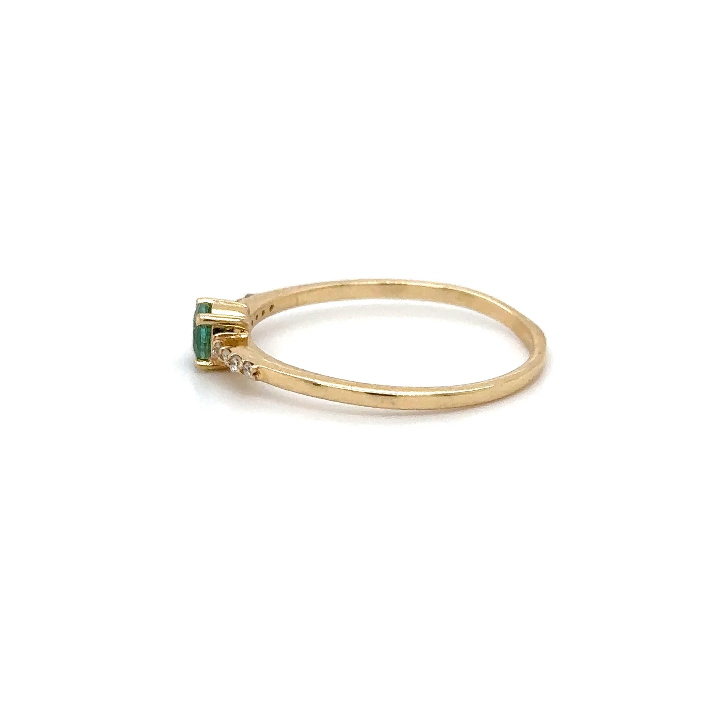 14KT YELLOW GOLD EMERALD AND DIAMONDS RING