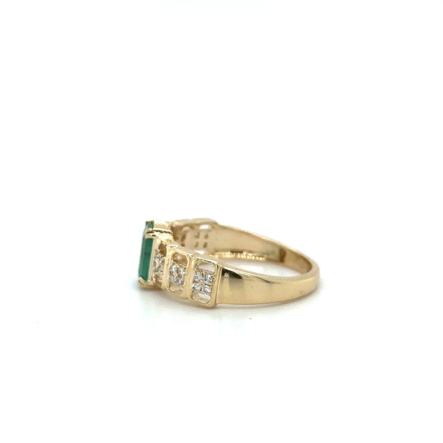 YELLOW GOLD RING WITH EMERALD AND DIAMONDS