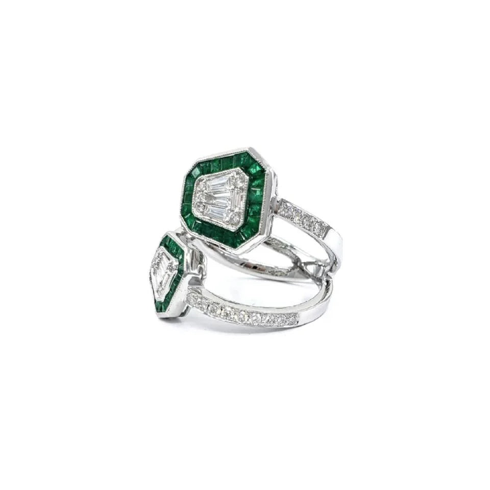 18KT WHITE GOLD EMERALD AND DIAMOND RING