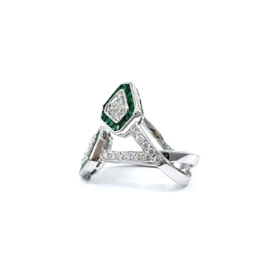 18KT WHITE GOLD EMERALD AND DIAMOND RING