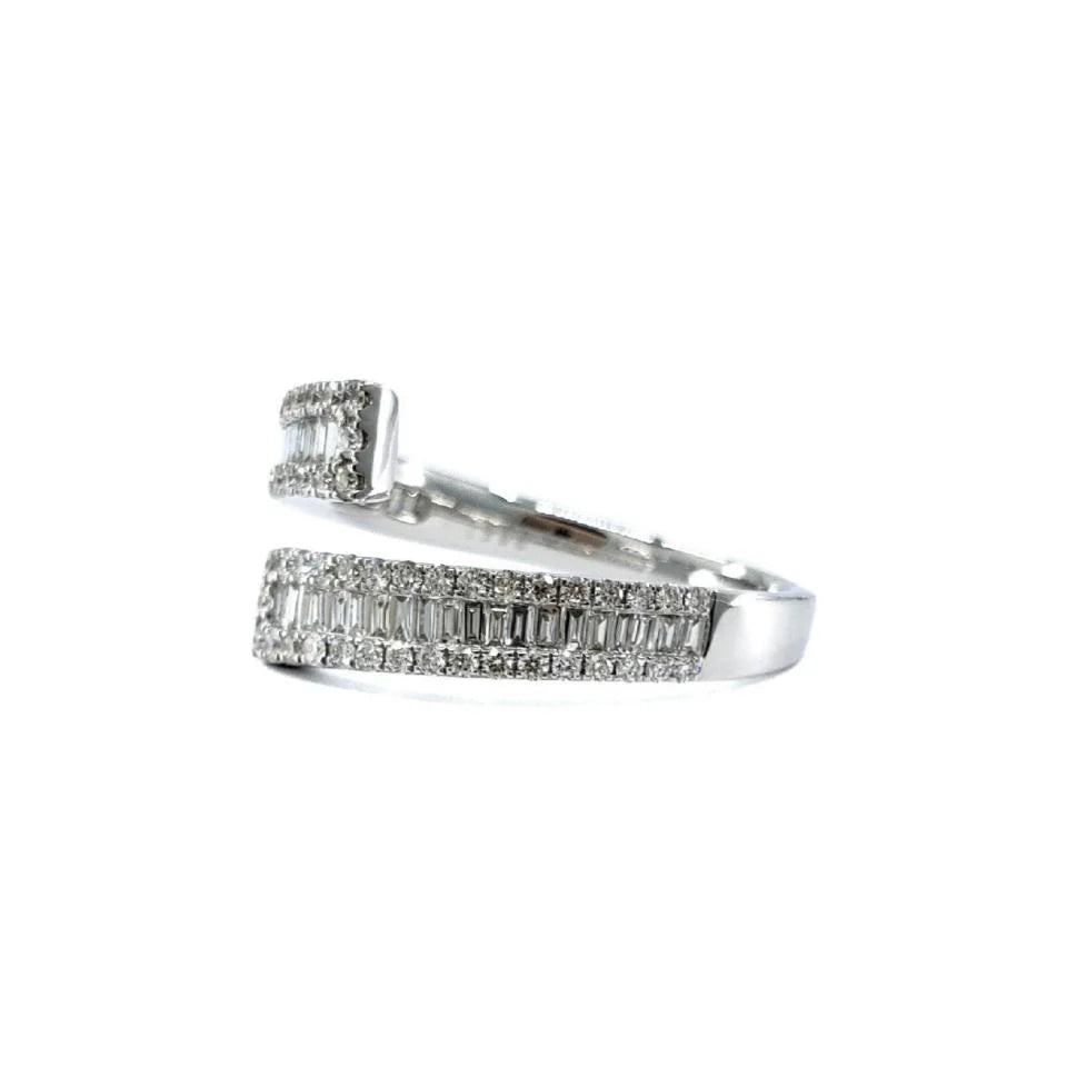 18KT WHITE GOLD DIAMOND RING