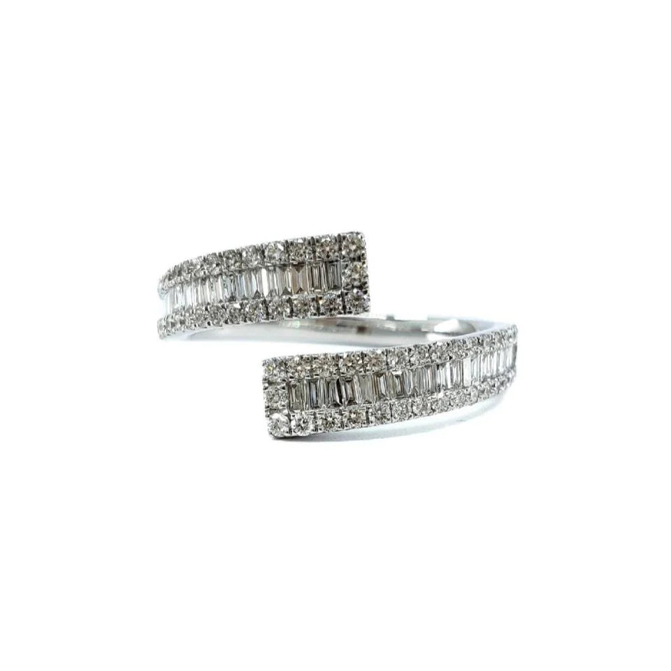 18KT WHITE GOLD DIAMOND RING