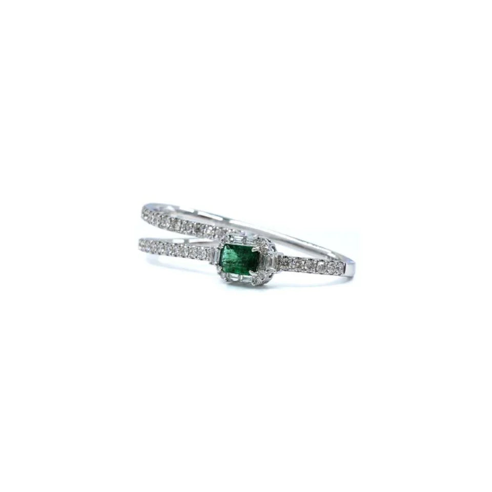 18KT WHITE GOLD EMERALD AND DIAMOND RING