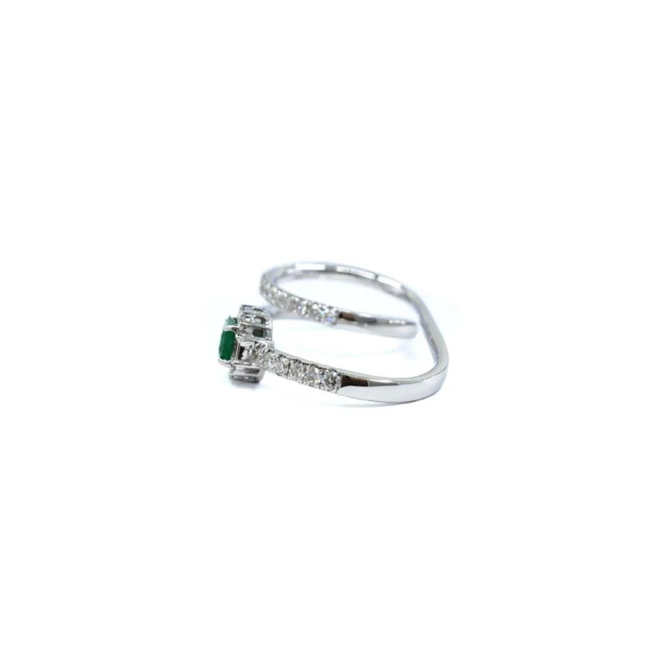 18KT WHITE GOLD EMERALD AND DIAMOND RING
