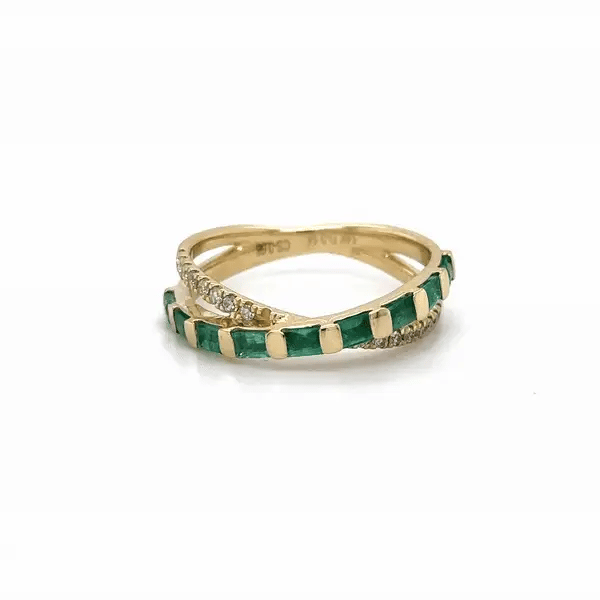 14KT YELLOW GOLD EMERALD AND DIAMONDS RING
