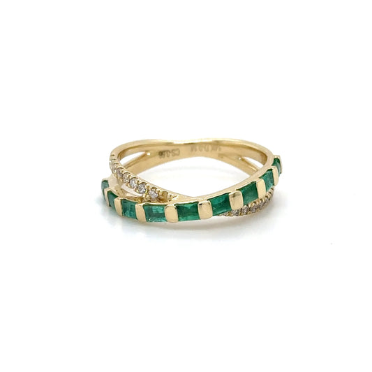 14KT YELLOW GOLD EMERALD AND DIAMONDS RING