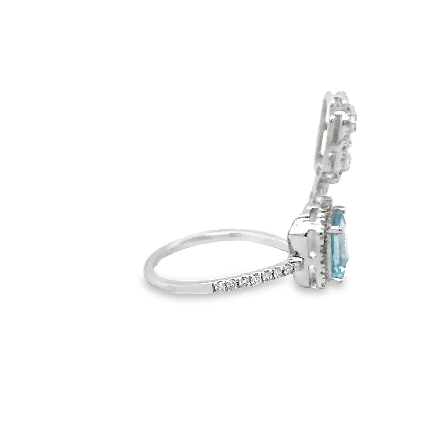 14KT WHITE GOLD AQUAMARINE RING WITH DIAMONDS
