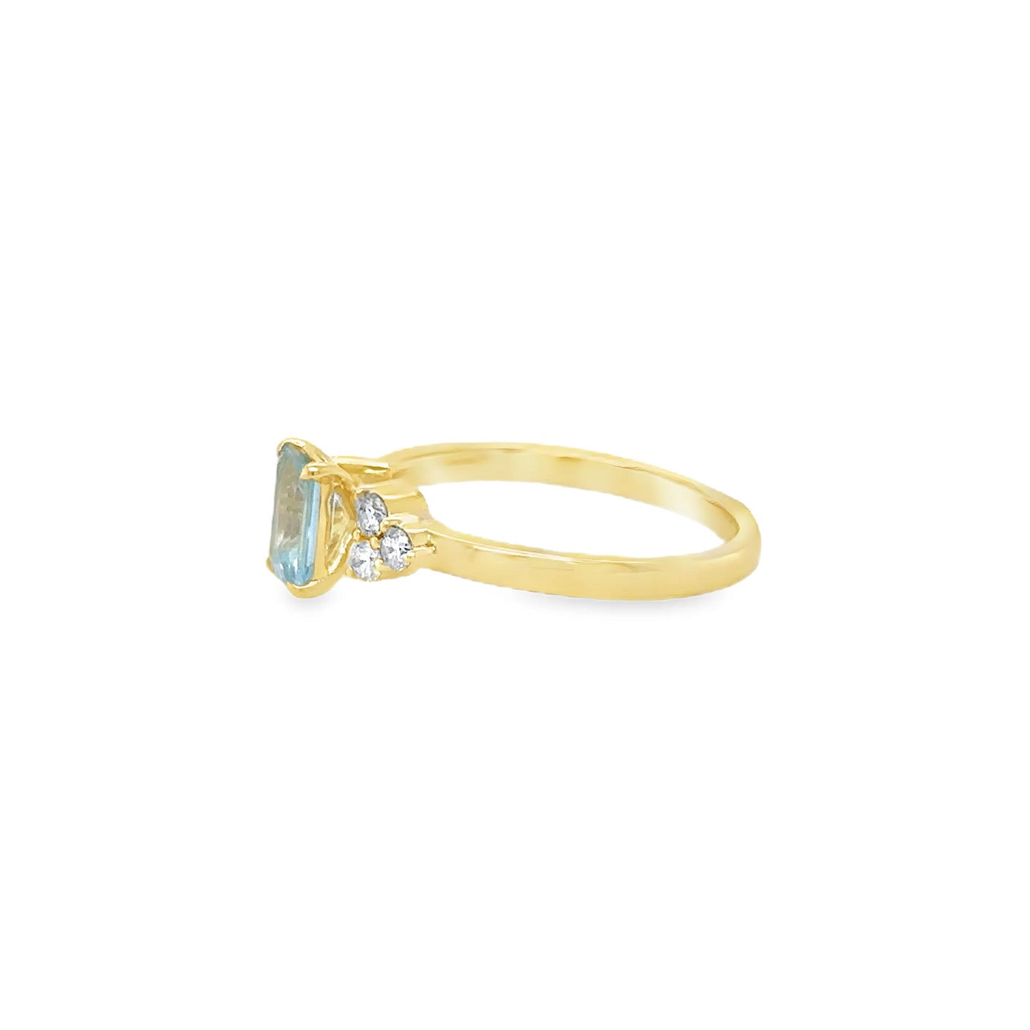 14KT YELLOW GOLD AQUAMARINE AND DIAMONDS RING