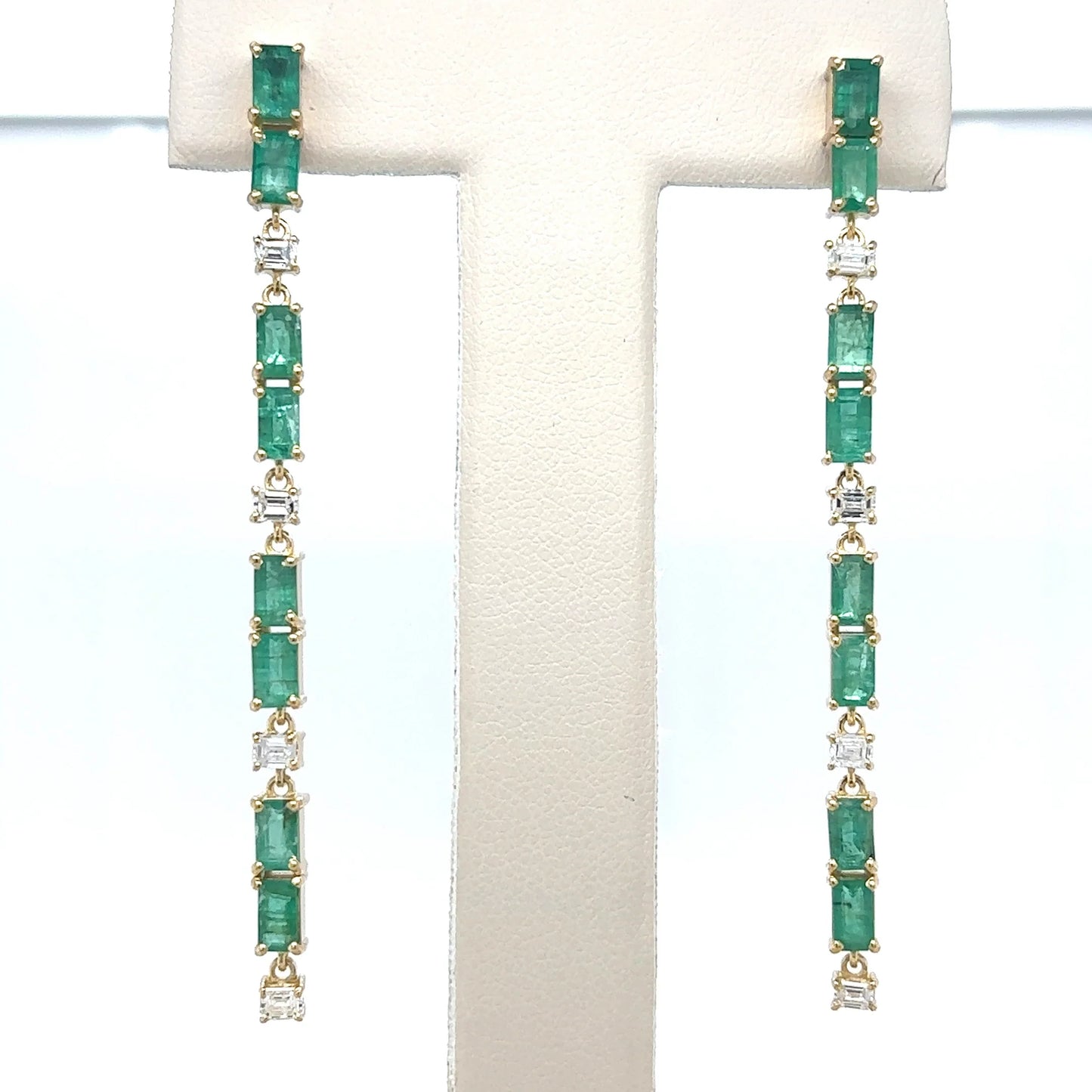 18KT YELLOW GOLD EMERALD AND DIAMONDS EARRING