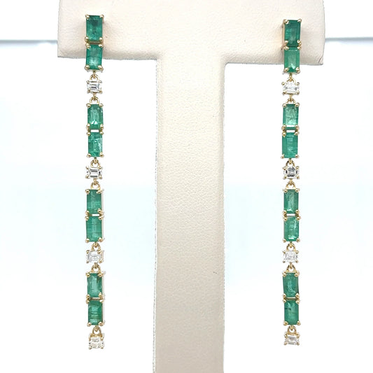 18KT YELLOW GOLD EMERALD AND DIAMONDS EARRING