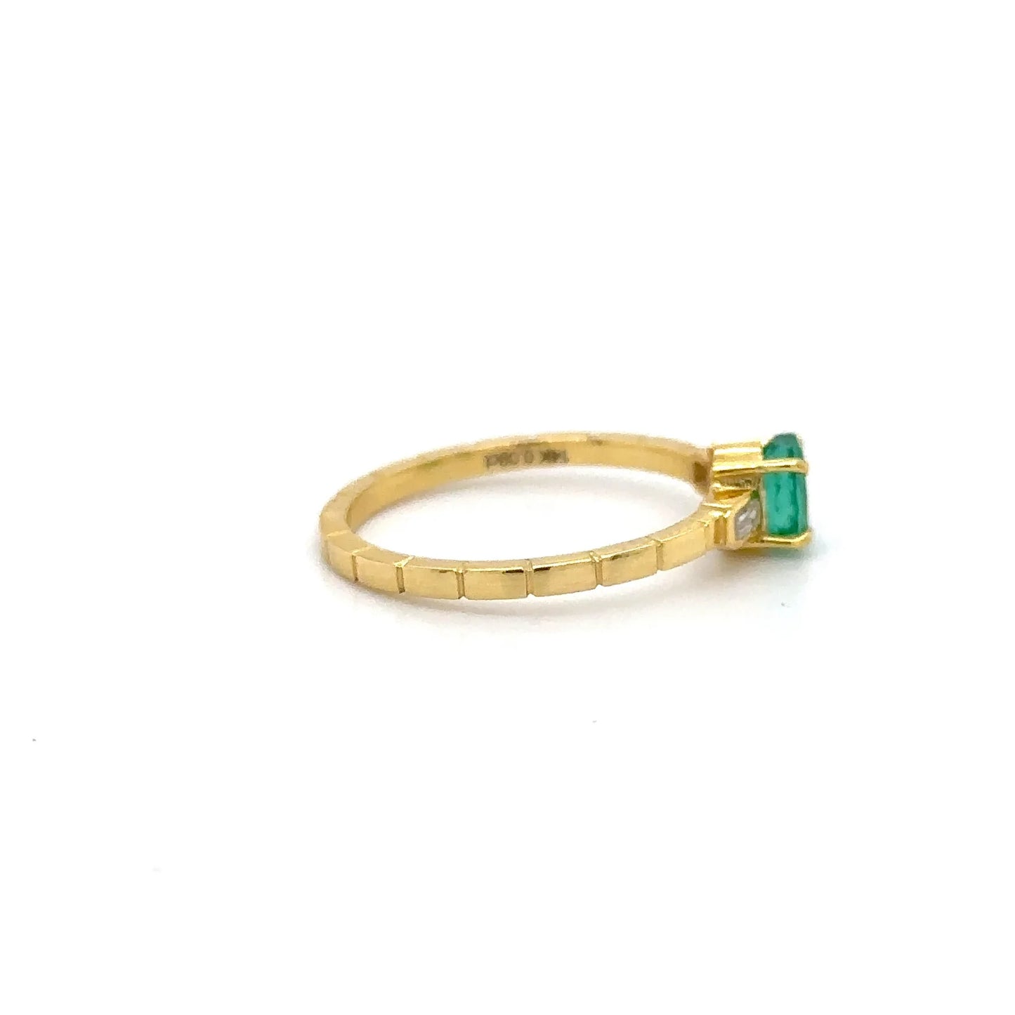 14KT YELLOW GOLD EMERALD AND DIAMONDS RING