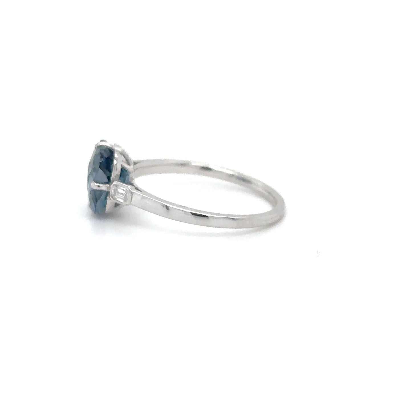 18KT WHITE GOLD BLUE TOPAZ DIAMONDS RING