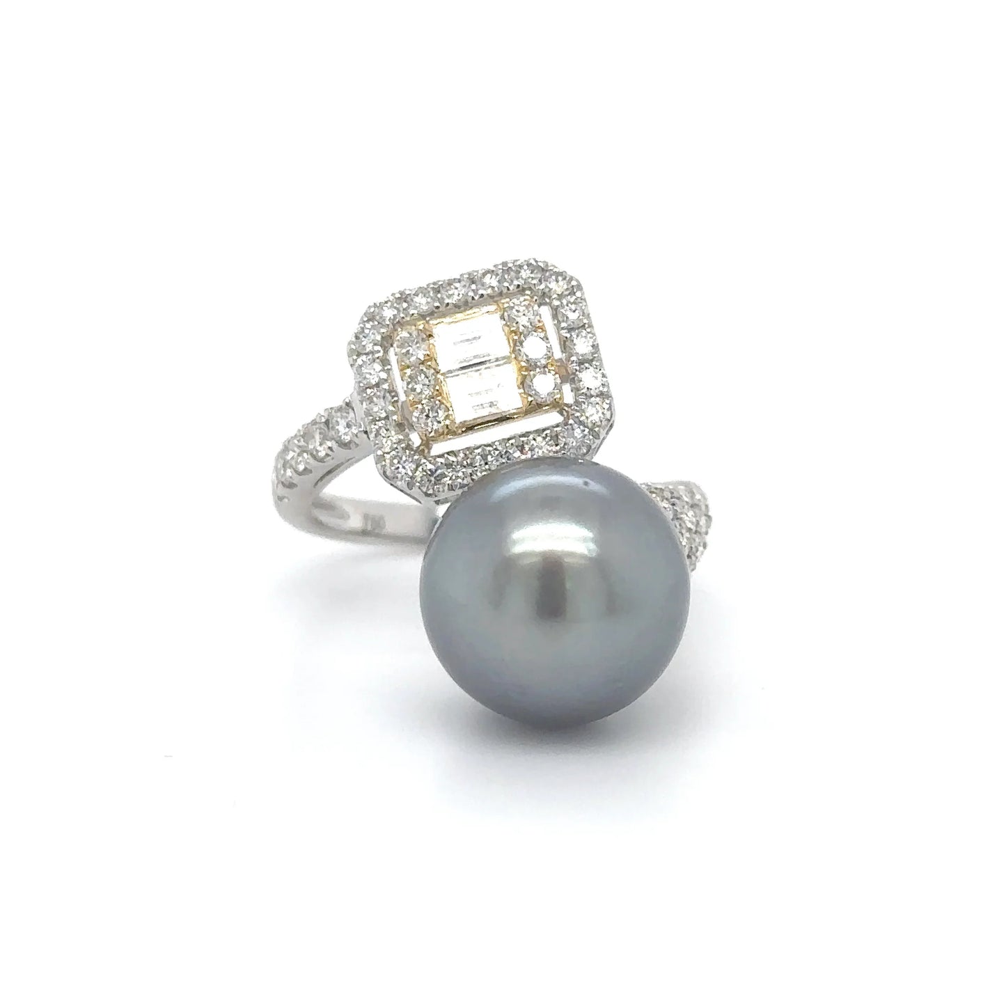 18KT WHITE GOLD PEARL AND DIAMOND RING
