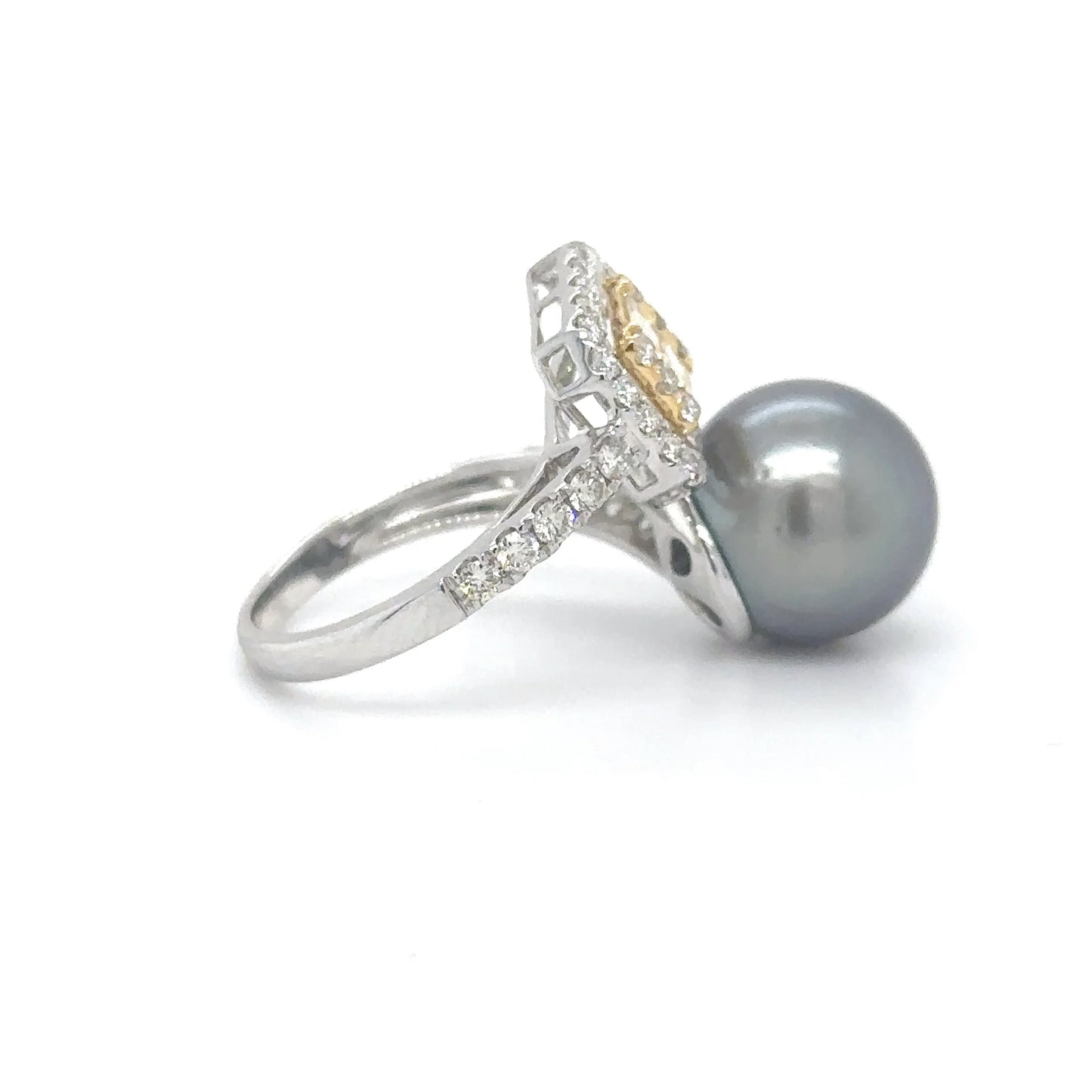 18KT WHITE GOLD PEARL AND DIAMOND RING