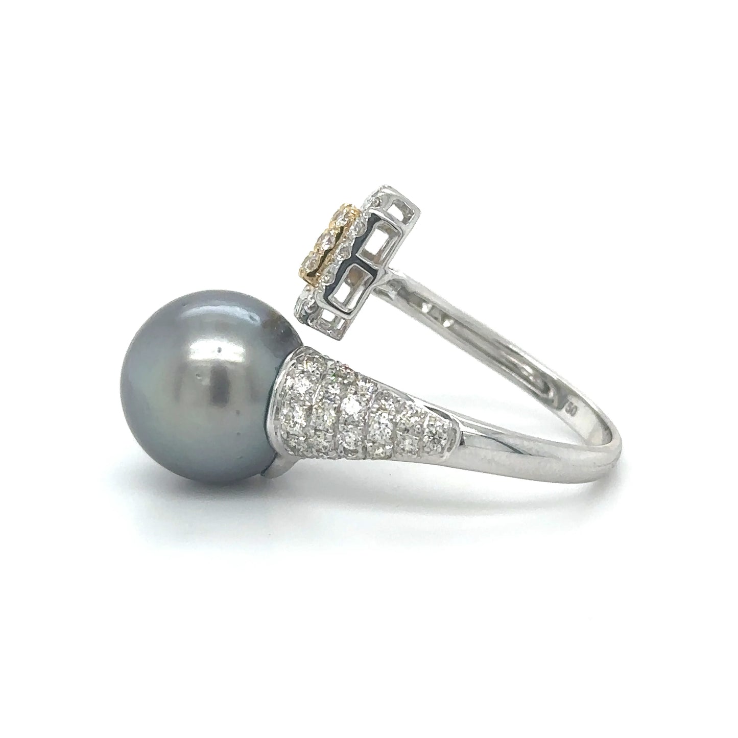 18KT WHITE GOLD PEARL AND DIAMOND RING