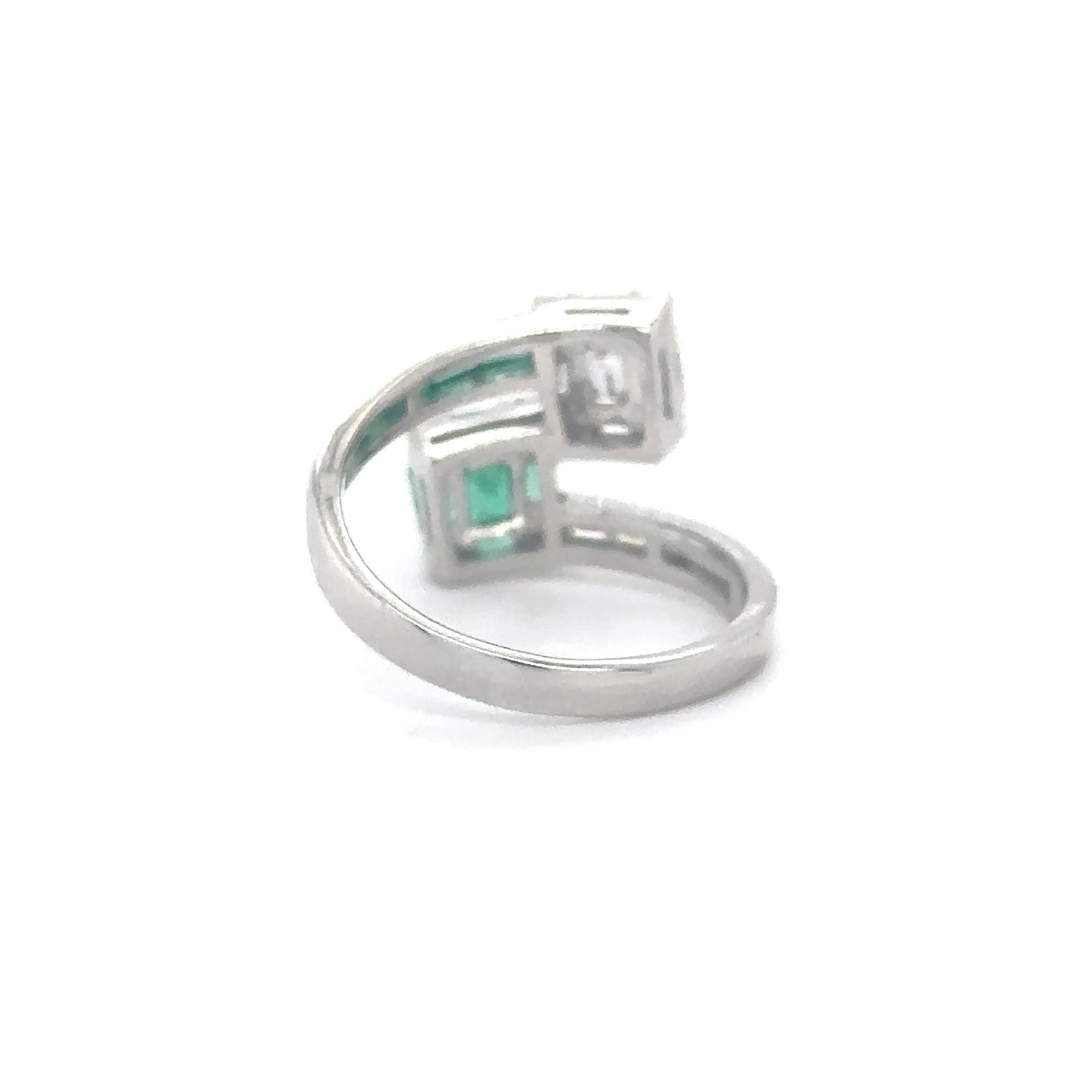 14KT WHITE GOLD EMERALD DIAMOND RING