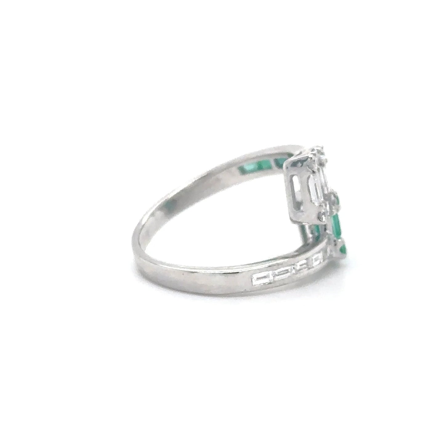 14KT WHITE GOLD EMERALD DIAMOND RING