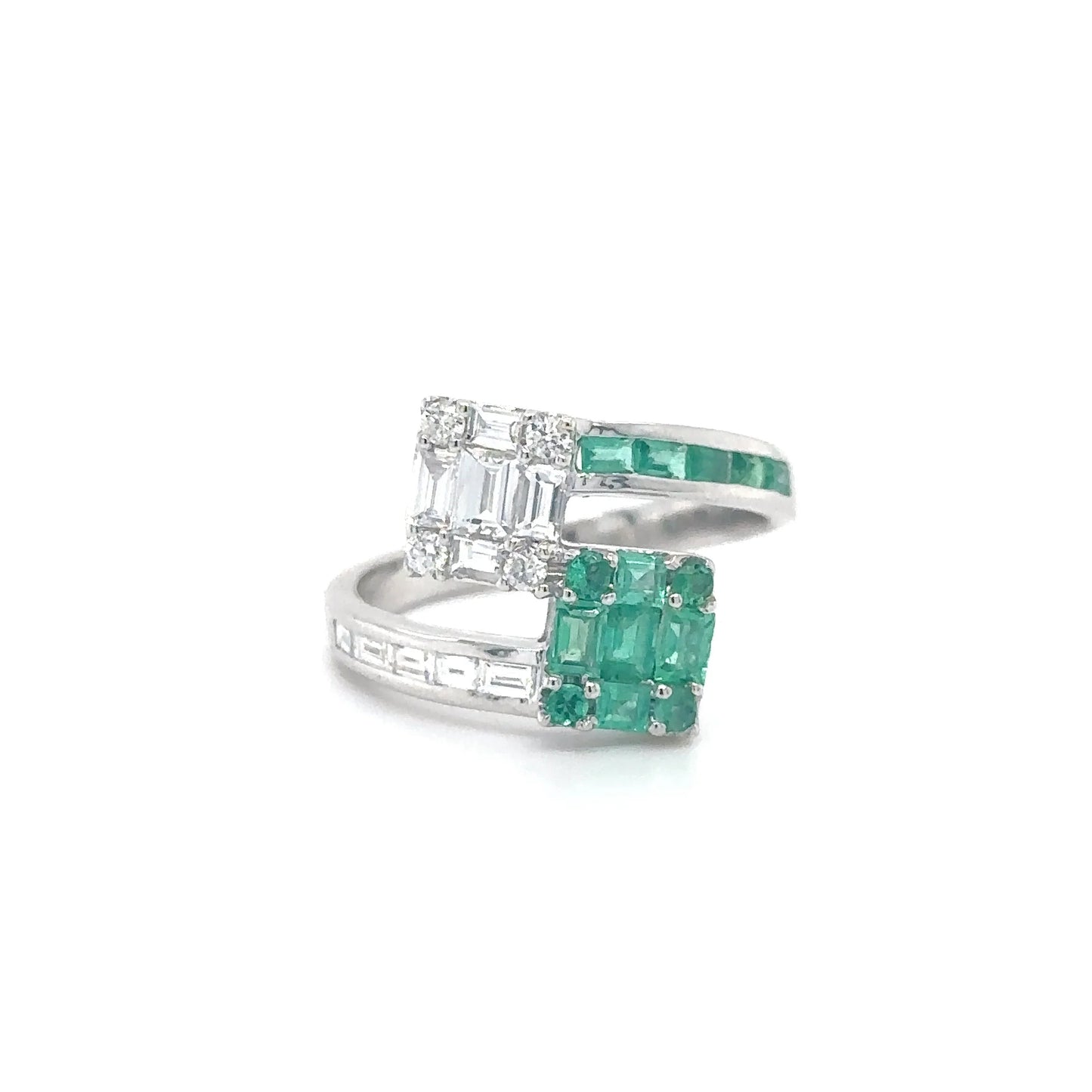 14KT WHITE GOLD EMERALD DIAMOND RING