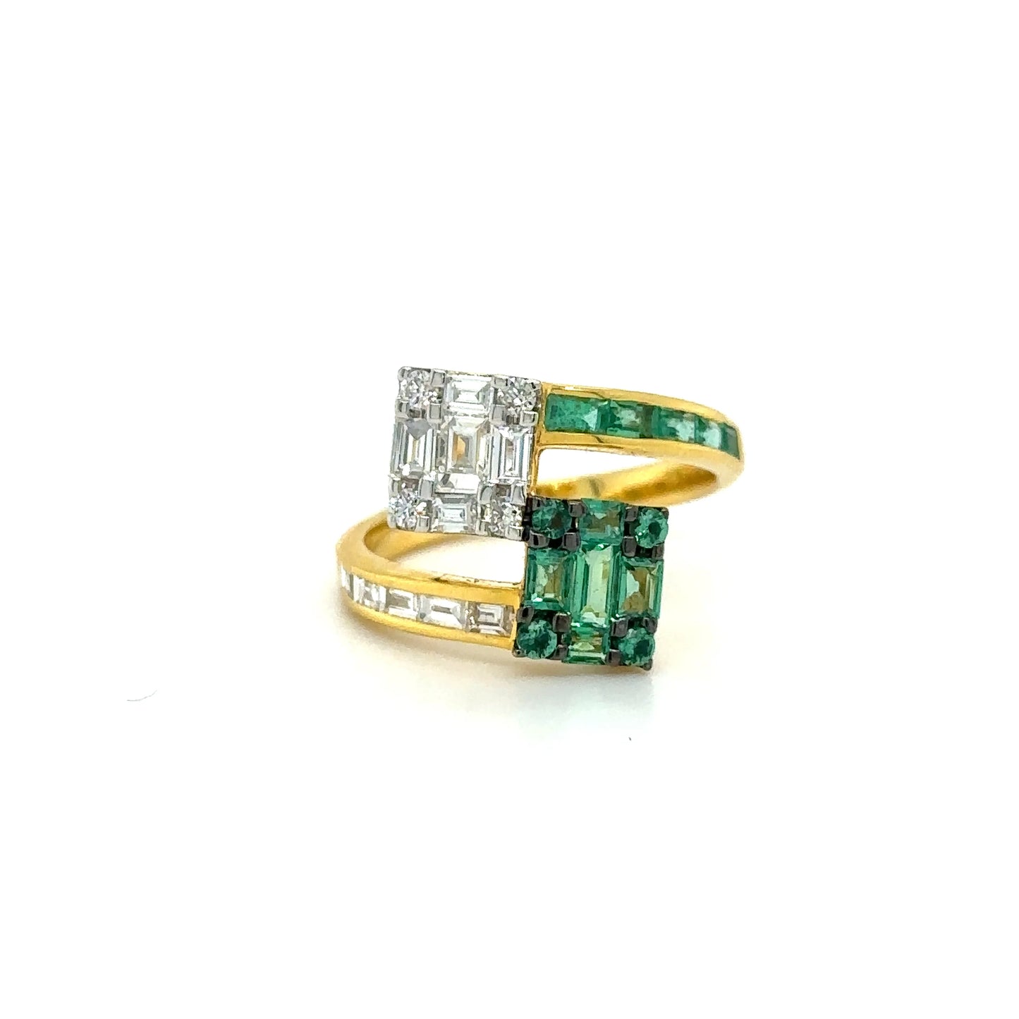 18KT YELLOW GOLD EMERALD DIAMOND RING