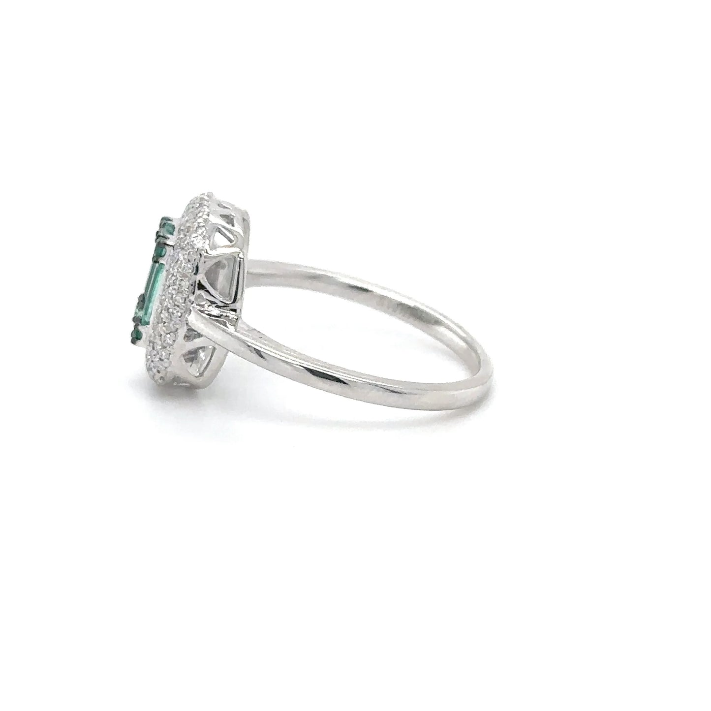 18KT WHITE GOLD BAGUETTE EMERALD AND DIAMONDS RING