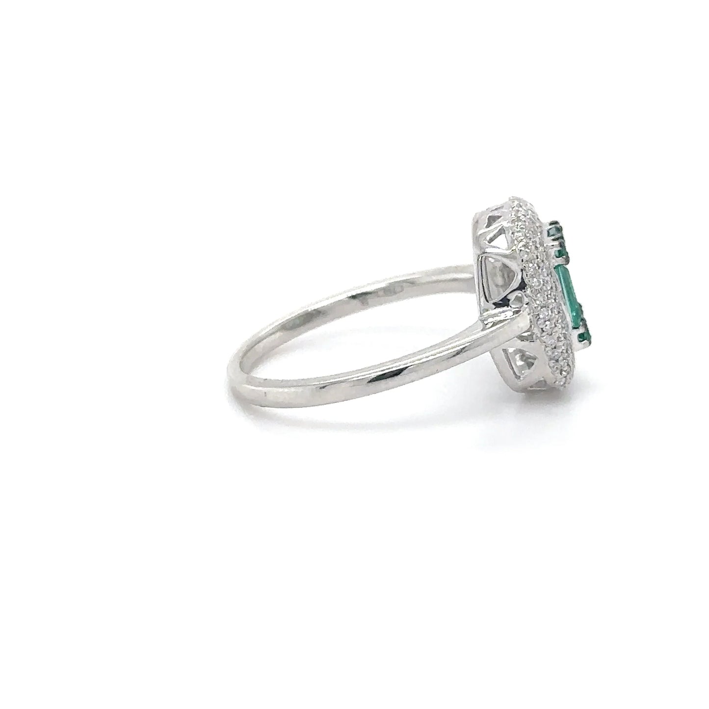 18KT WHITE GOLD BAGUETTE EMERALD AND DIAMONDS RING