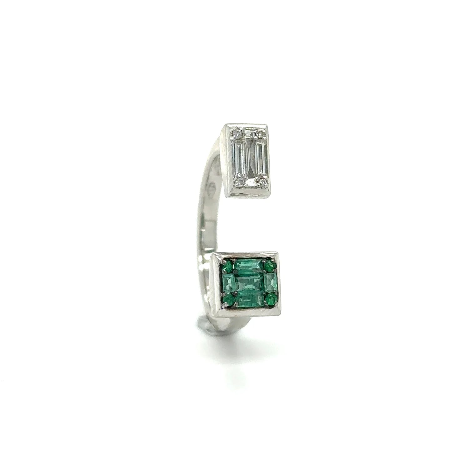 18KT WHITE GOLD EMERALD DIAMOND RING