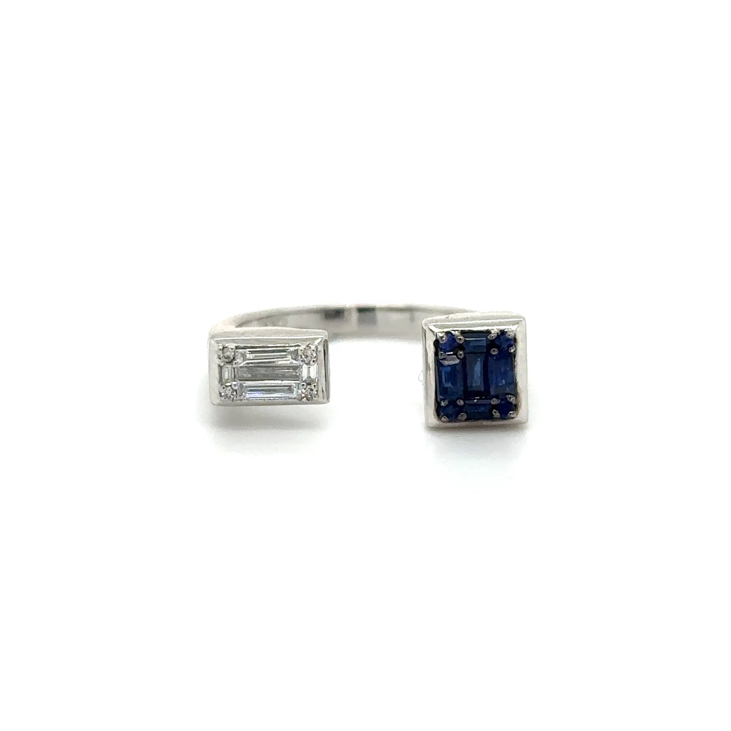 18KT WHITE GOLD SAPPHIRE DIAMOND RING