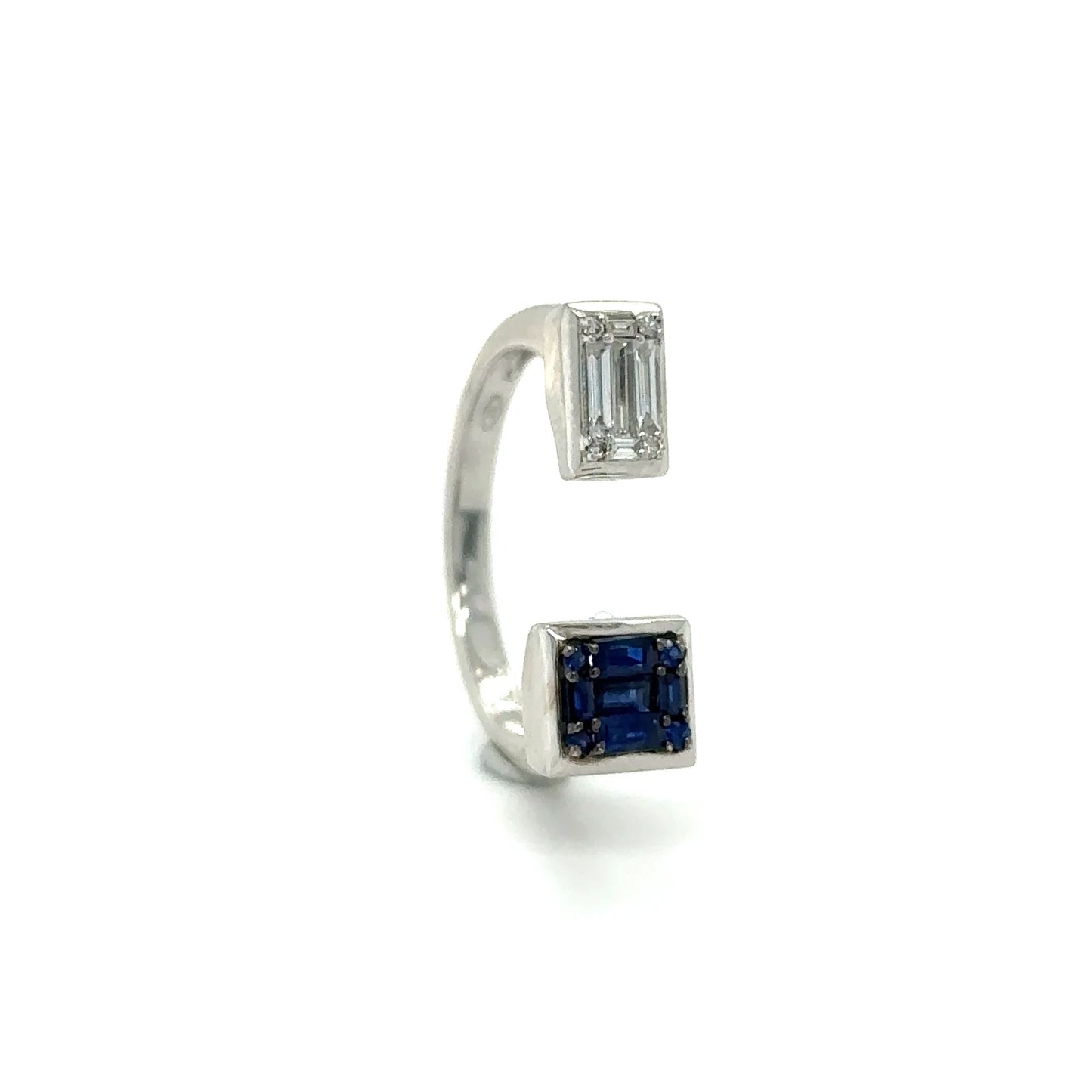 18KT WHITE GOLD SAPPHIRE DIAMOND RING