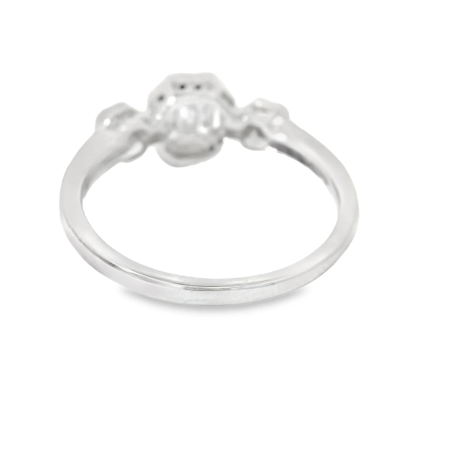 18KT WHITE GOLD DIAMOND RING