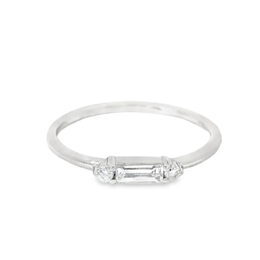 18KT WHITE GOLD DIAMOND RING