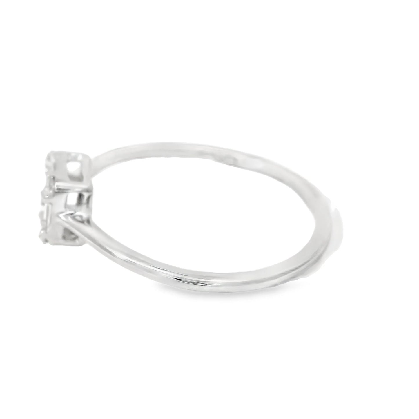 18KT WHITE GOLD DIAMOND RING
