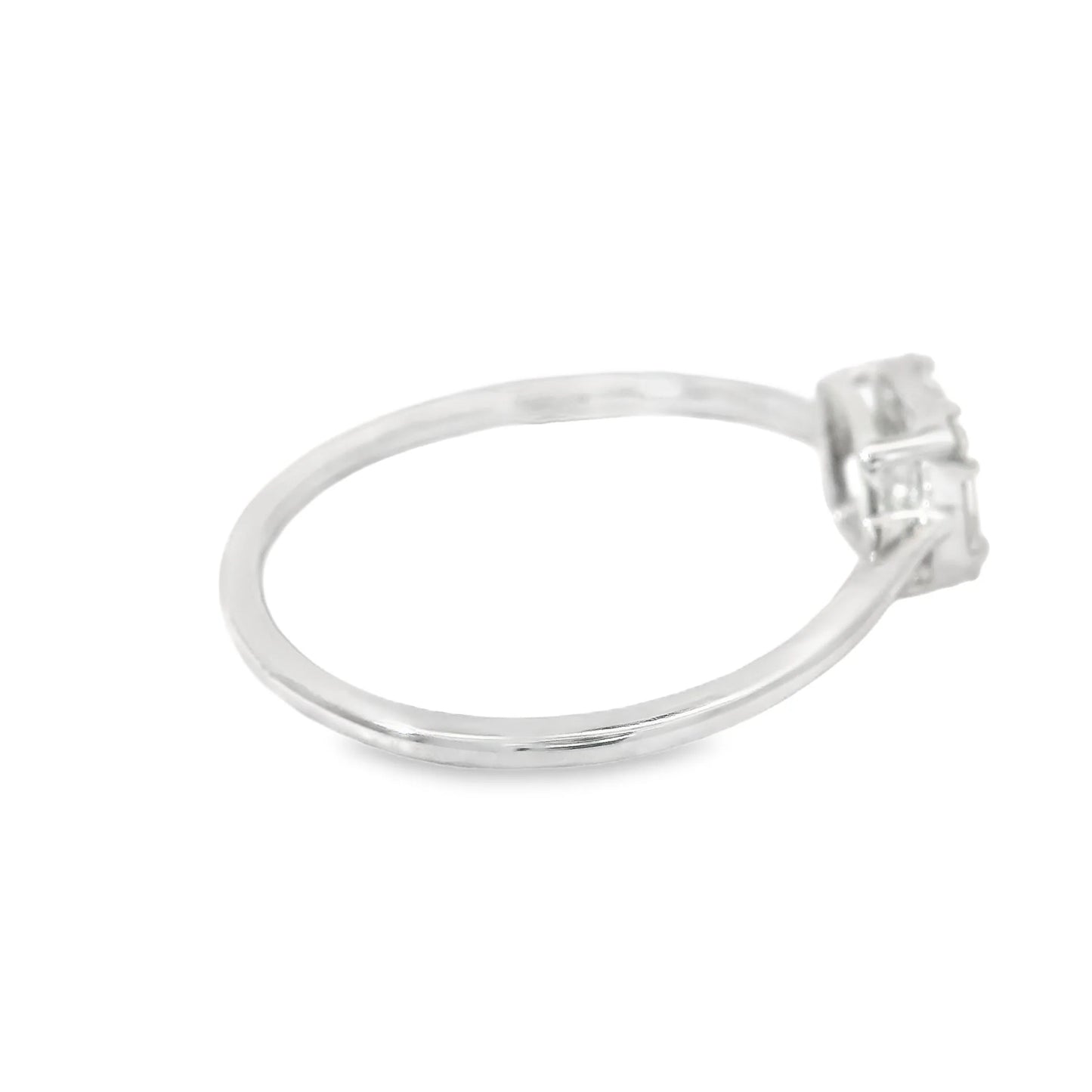 18KT WHITE GOLD DIAMOND RING