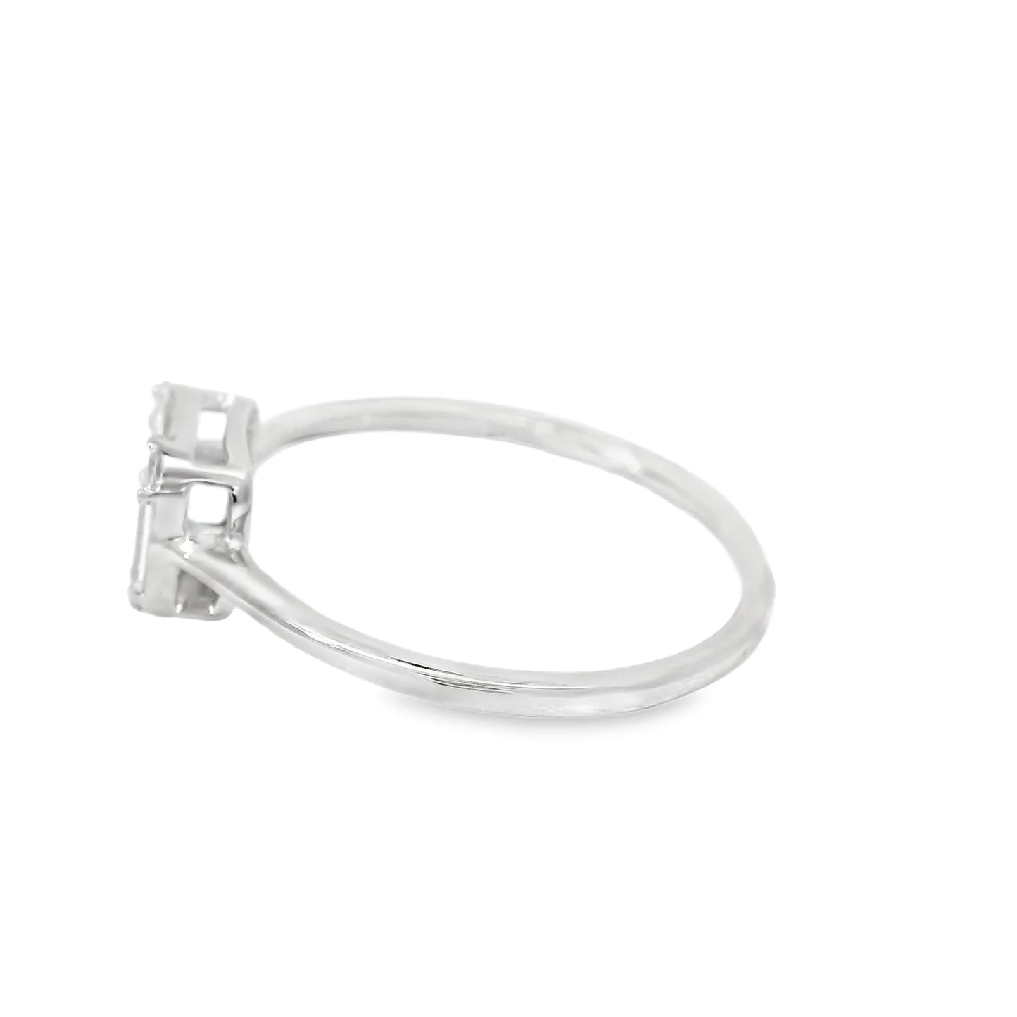 18KT WHITE GOLD DIAMOND RING