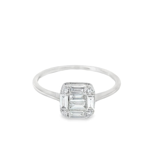 18KT WHITE GOLD DIAMOND RING