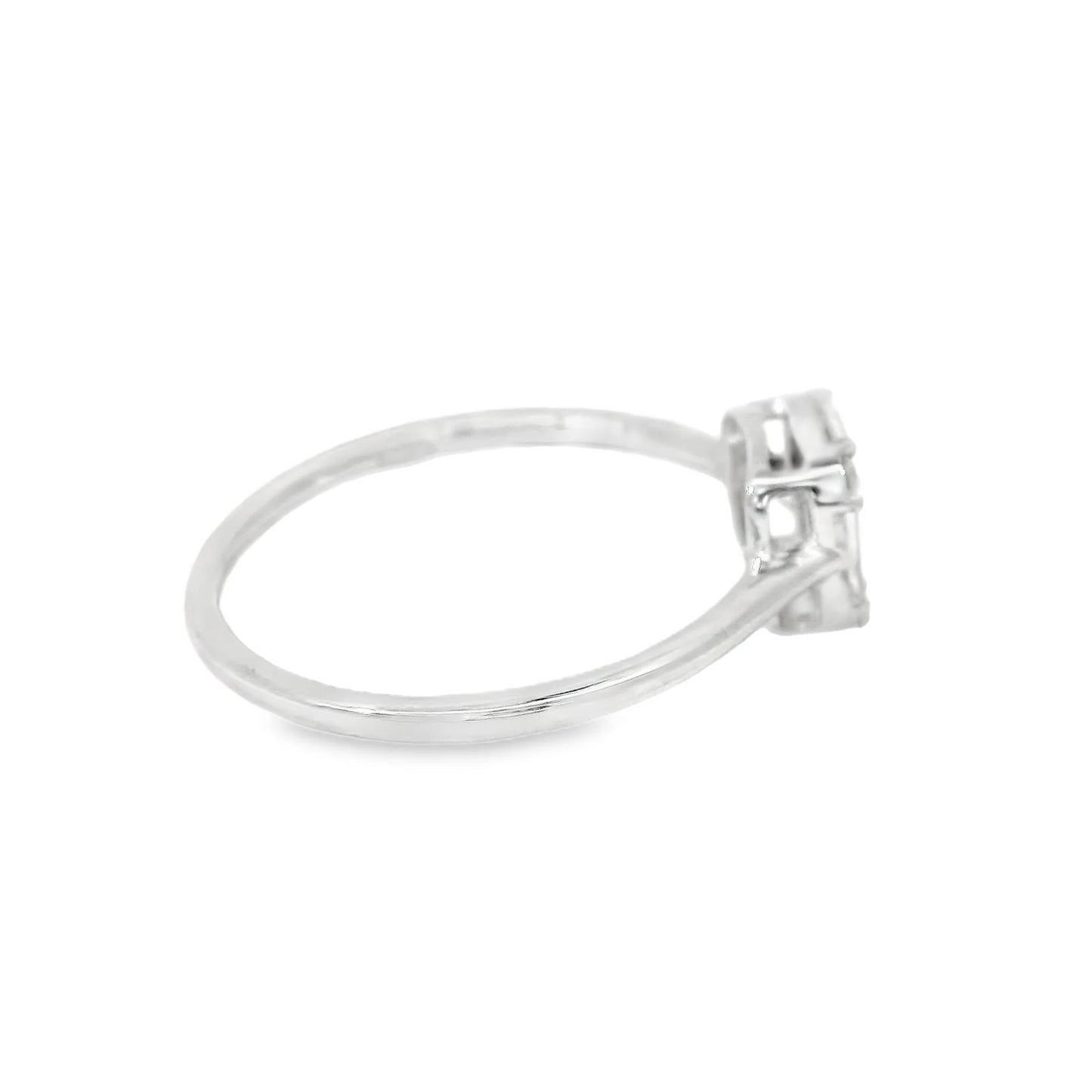 18KT WHITE GOLD DIAMOND RING