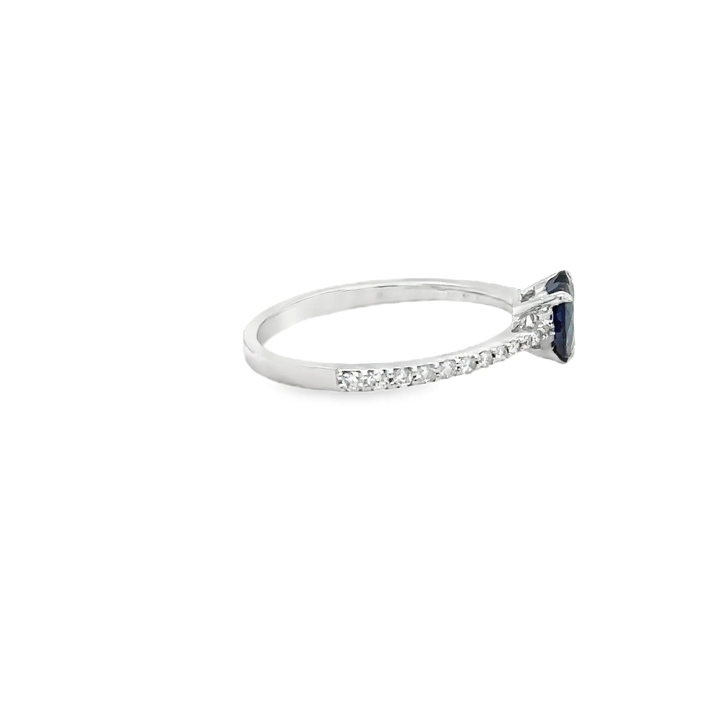 18KT WHITE GOLD HEART BLUE SAPPHIRE AND DIAMONDS RING