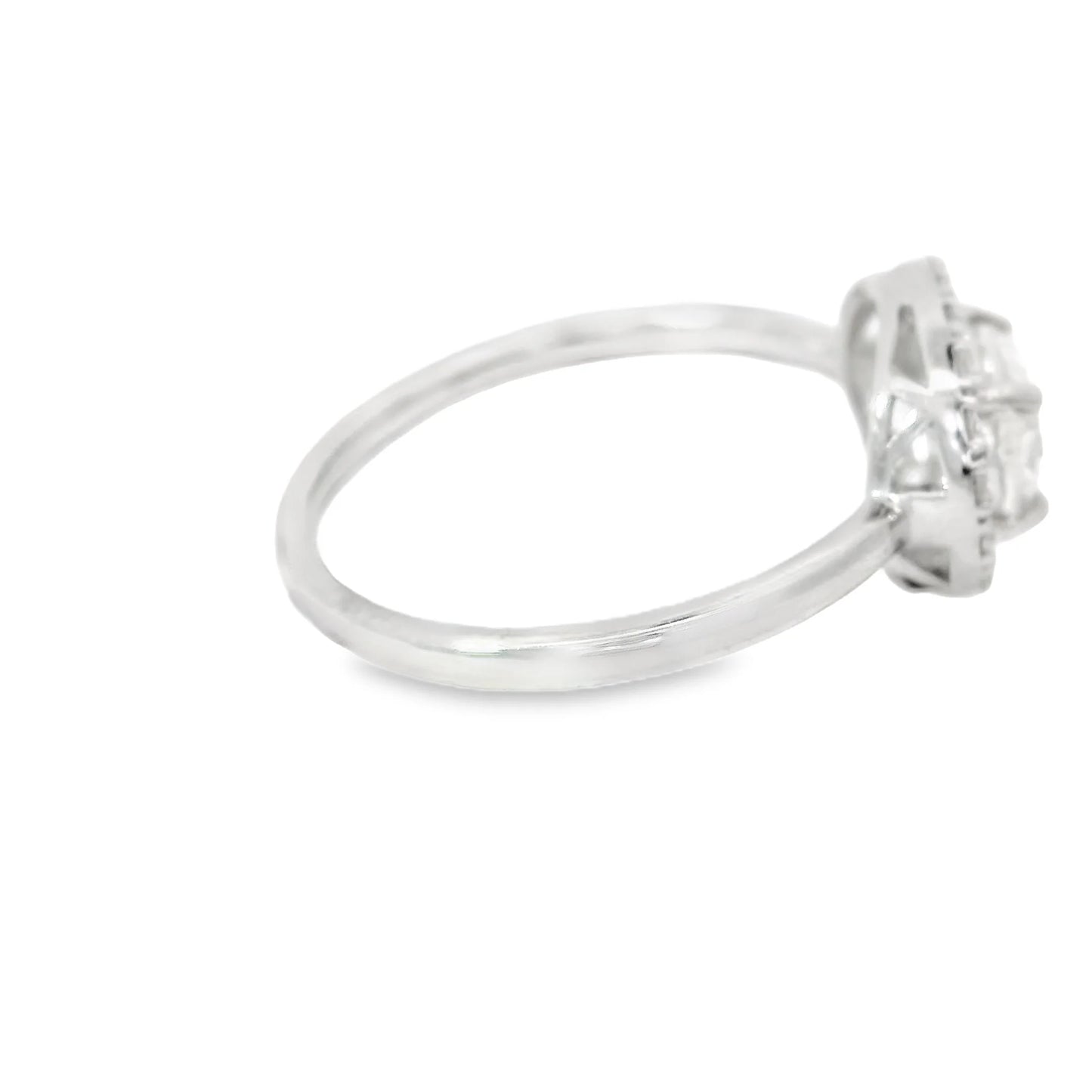 18KT WHITE GOLD DIAMOND RING