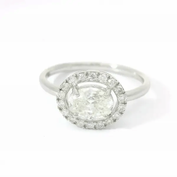 18KT WHITE GOLD DIAMOND RING