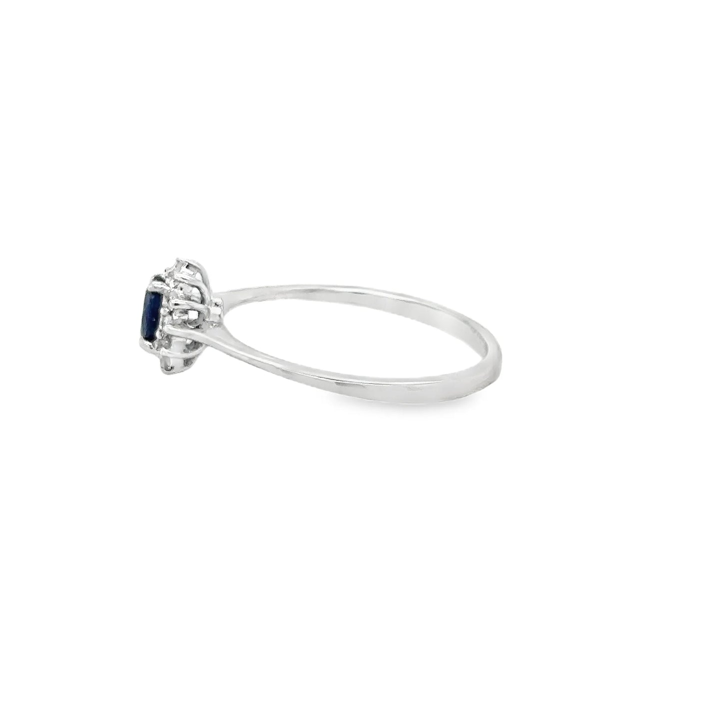 18KT WHITE GOLD SAPPHIRE AND DIAMONDS RING