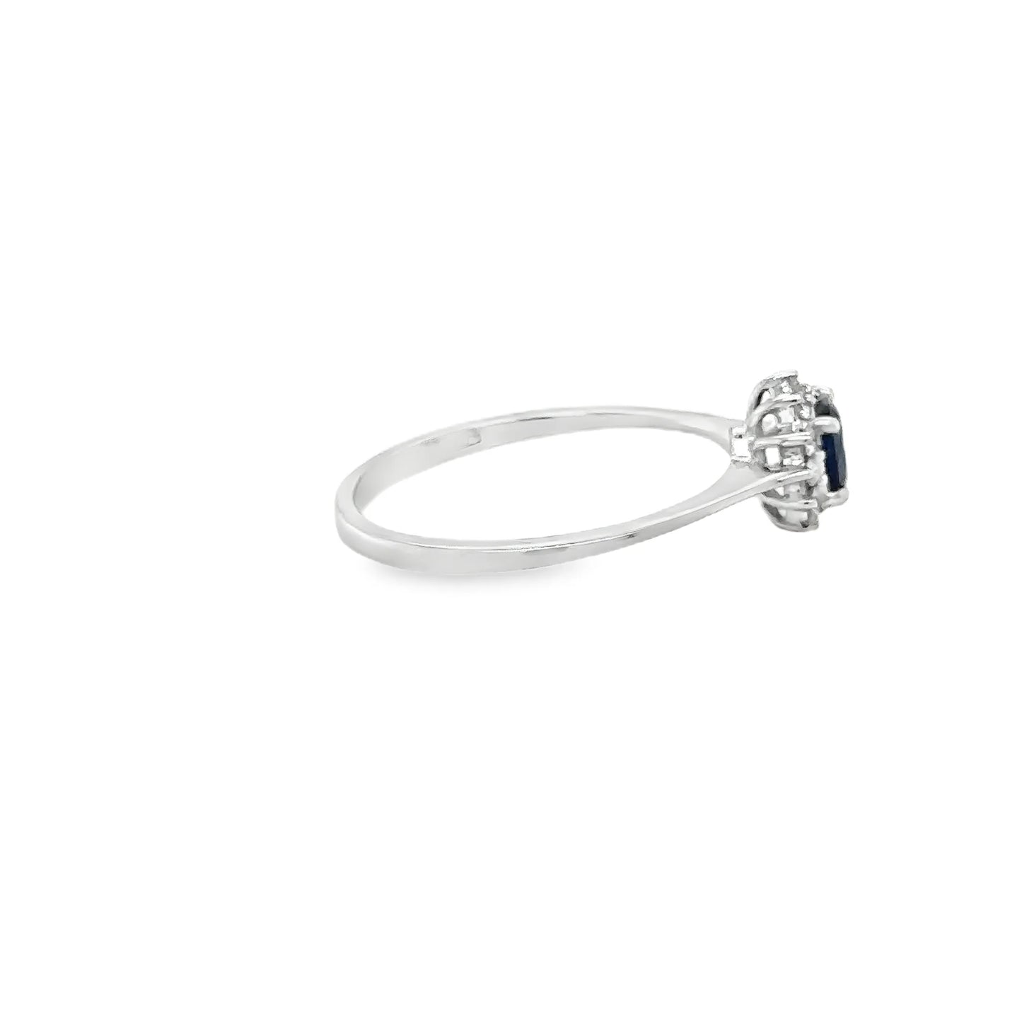 18KT WHITE GOLD SAPPHIRE AND DIAMONDS RING