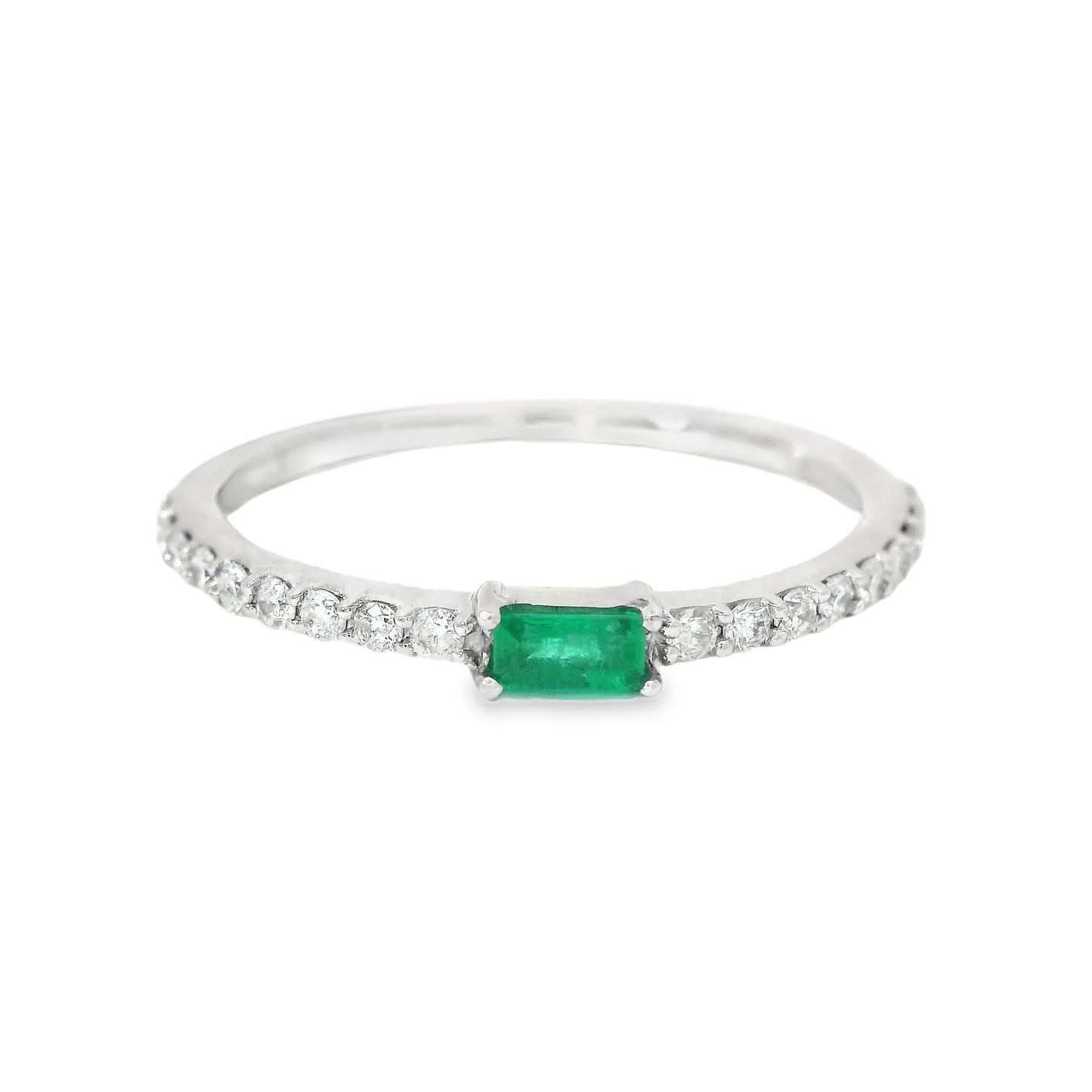 18KT WHITE GOLD EMERALD AND DIAMOND RING
