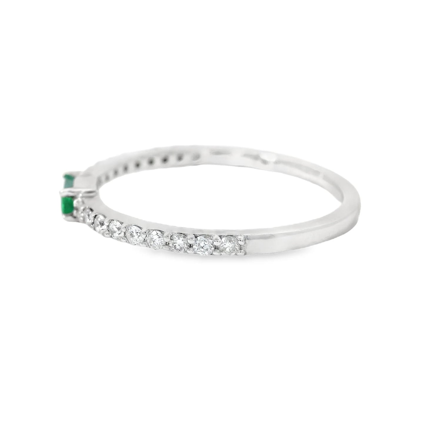 18KT WHITE GOLD EMERALD AND DIAMOND RING