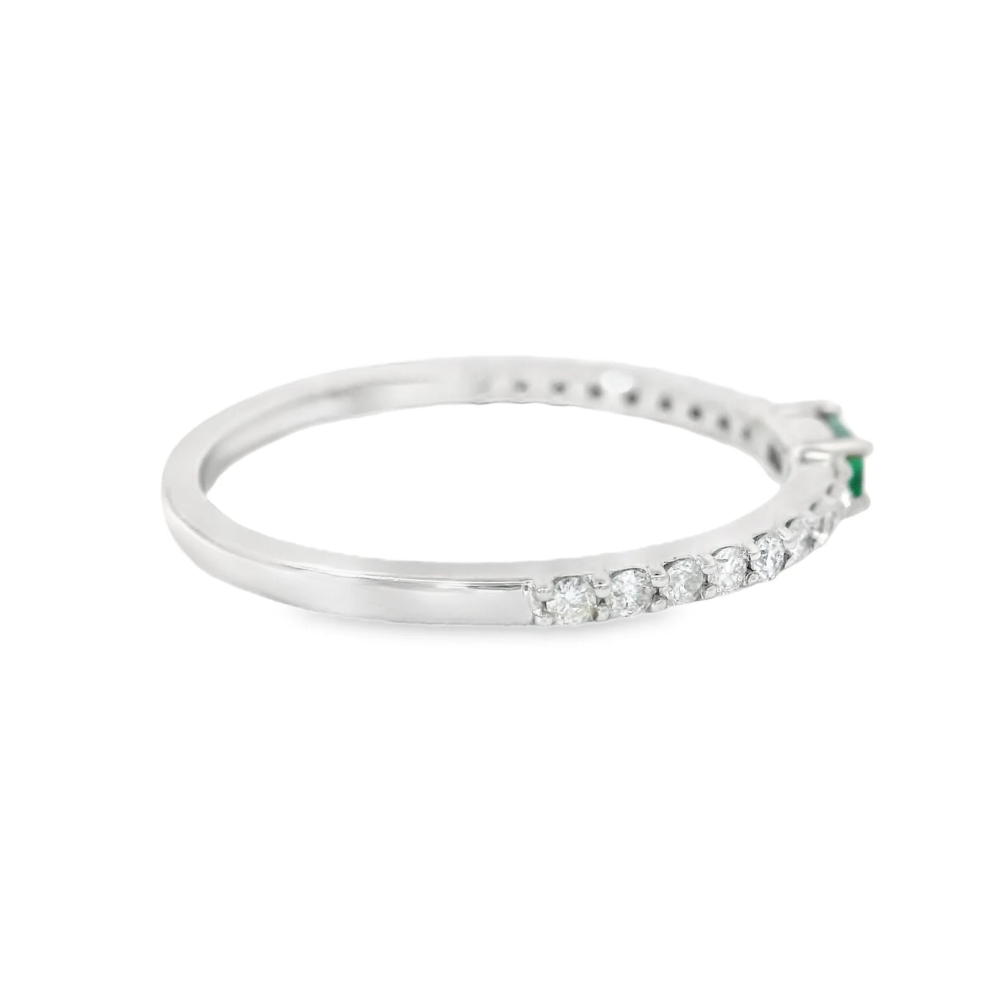 18KT WHITE GOLD EMERALD AND DIAMOND RING