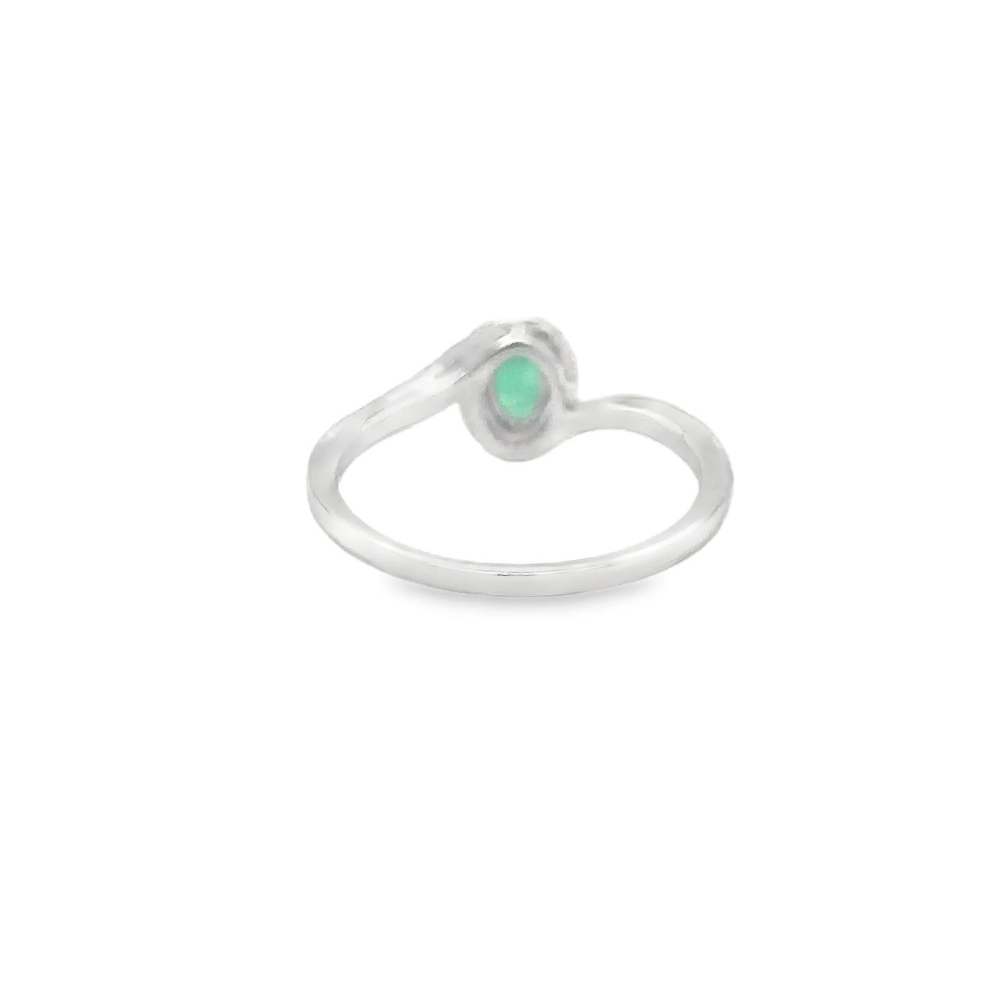 18KT WHITE GOLD EMERALD AND DIAMONDS RING