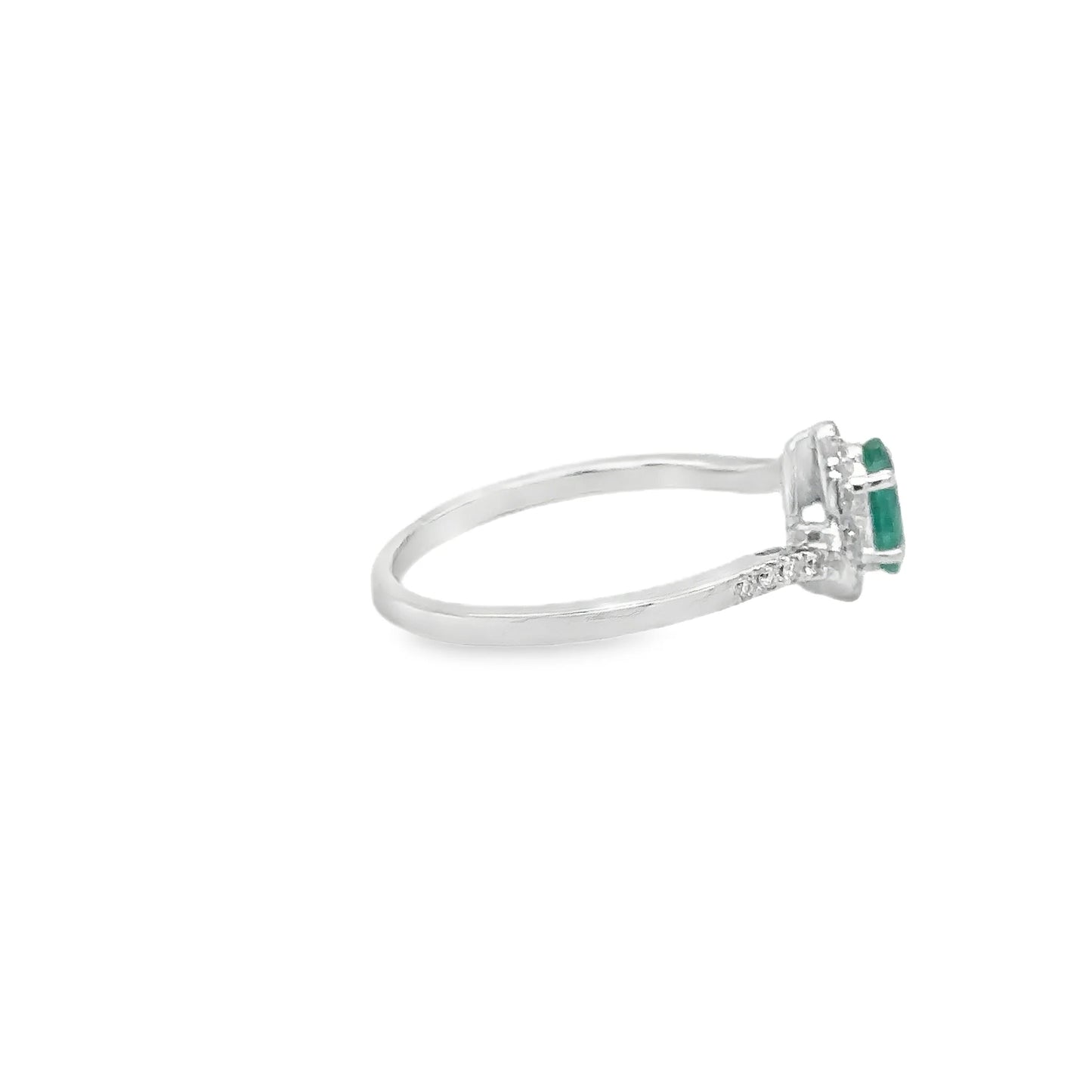 18KT WHITE GOLD EMERALD AND DIAMONDS RING